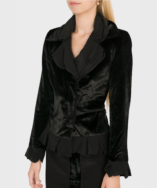 Location ensemble Yves Saint Laurent, modèle Noir Obsession. 5