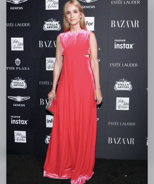 Location Robe de soirée Valentino, modèle Brillant Pink Velvet 4