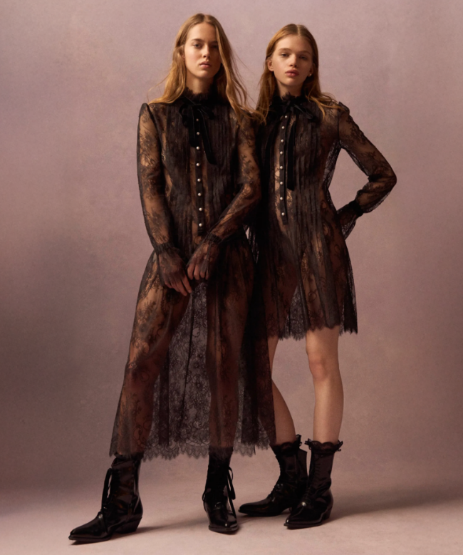 Location et Achat chemise Philosophy, modèle Dentelle Noire by Lorenzo Serafini PRE FALL 2016Cette chemise en dentelle noire signée Lorenzo Serafini illustre la sensualité romantique propre à la maison Philosophy 4