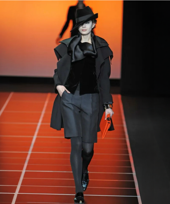 Achat top Giorgio Armani, modèle Col Bateau Satin FW2012 2