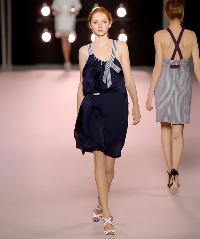 Location Robe de soirée Nina Ricci, modèle  Bleu Sculpture SS 2006 By Lars Nilsson. 1