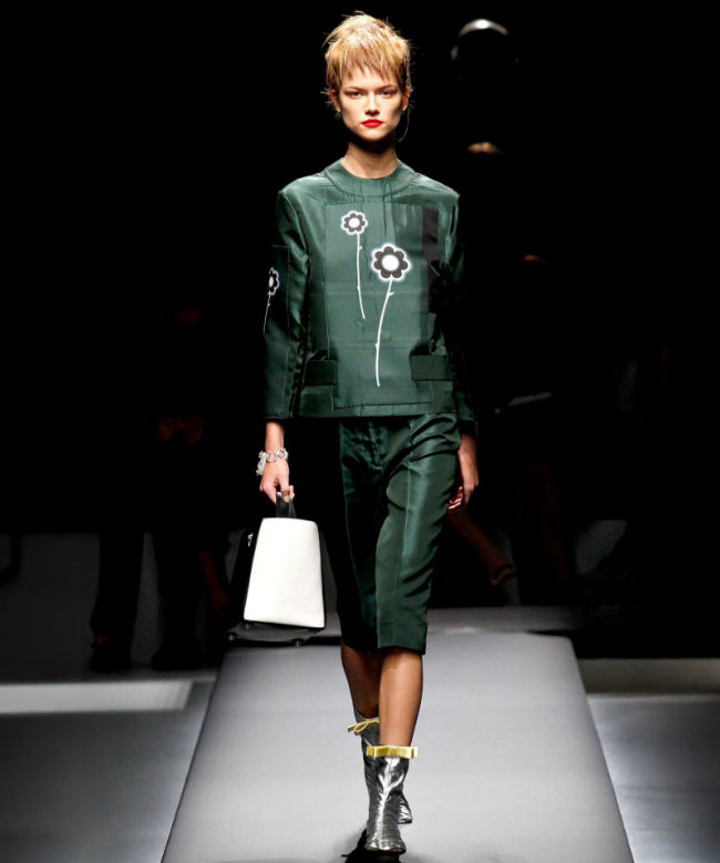 Location Jupe Prada, modèle Green Silk 2