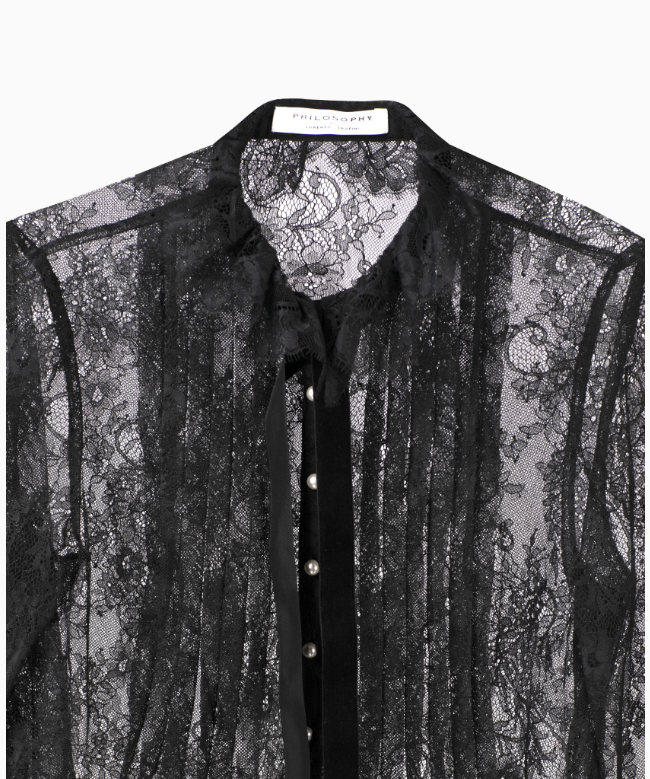 Location et Achat chemise Philosophy, modèle Dentelle Noire by Lorenzo Serafini PRE FALL 2016Cette chemise en dentelle noire signée Lorenzo Serafini illustre la sensualité romantique propre à la maison Philosophy 3