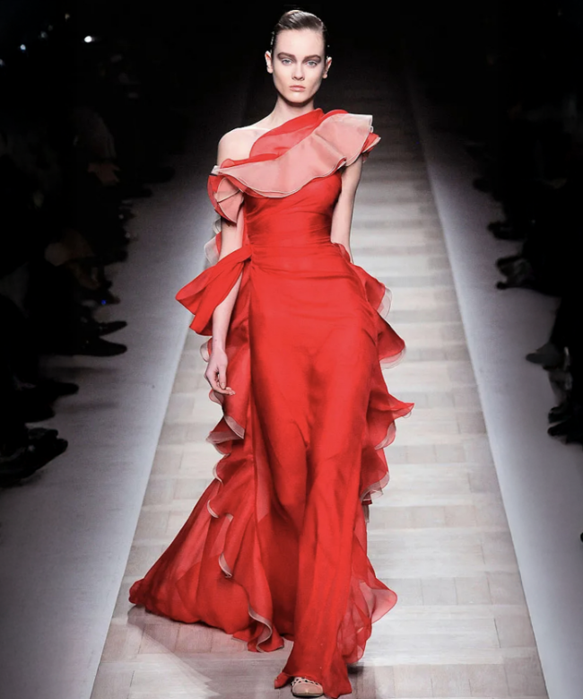 Location et Achat Robe Valentino, modèle One Shoulder FALL2010 2