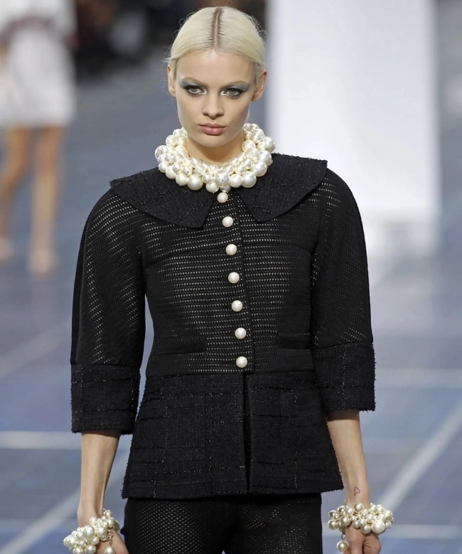 Achat Veste Chanel, modèle Tweed Peter Pan Spring 2013 1