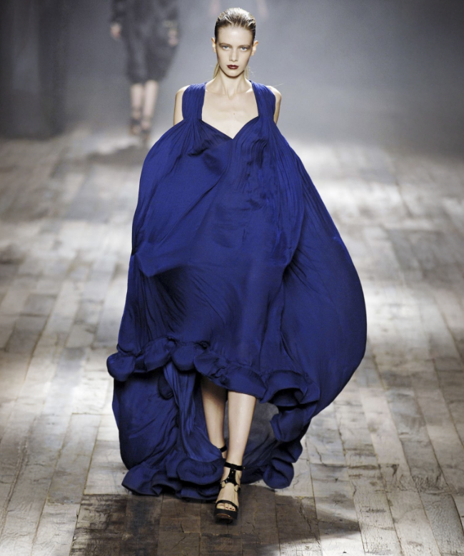 Location Robe de soirée Lanvin, modèle Charmeuse Indigo 2