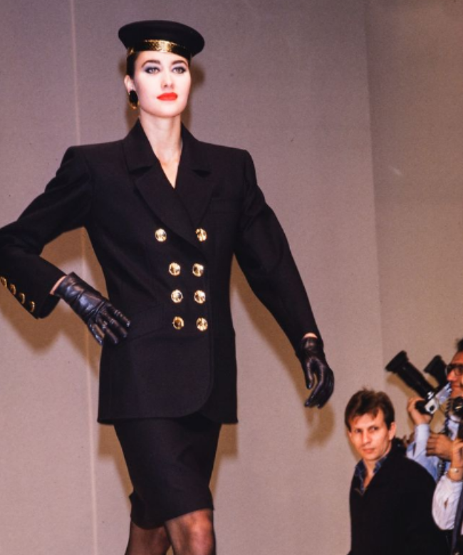 Location et Achat veste Yves Saint Laurent, modèle Marine SS1989 par Yves Saint Laurent 2