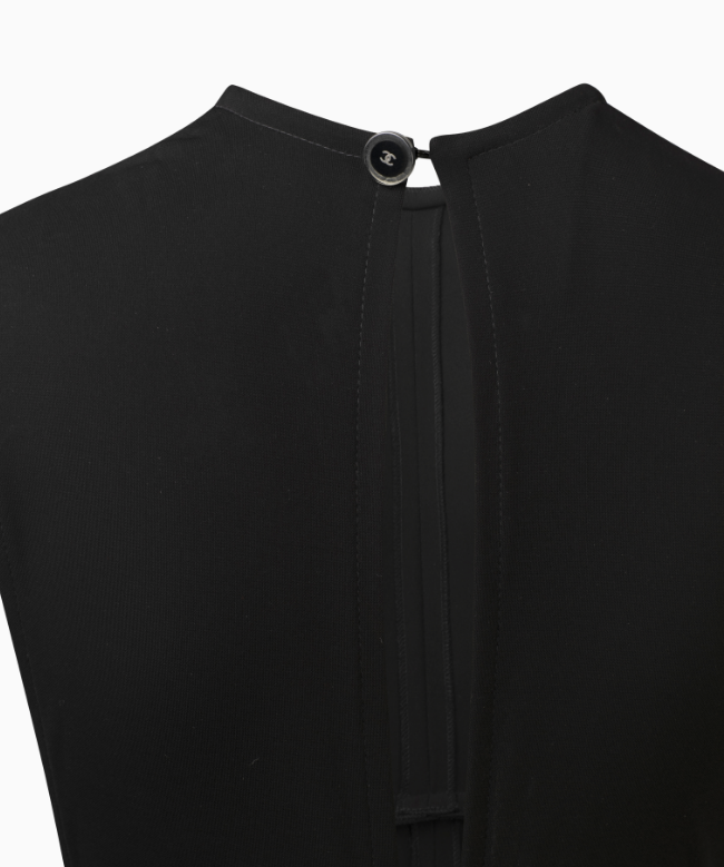 Location Robe Chanel, modèle Black SS2005 par Karl Lagerfeld 4