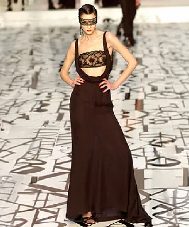 Location Robe de soirée Valentino, modèle Black Lace 1