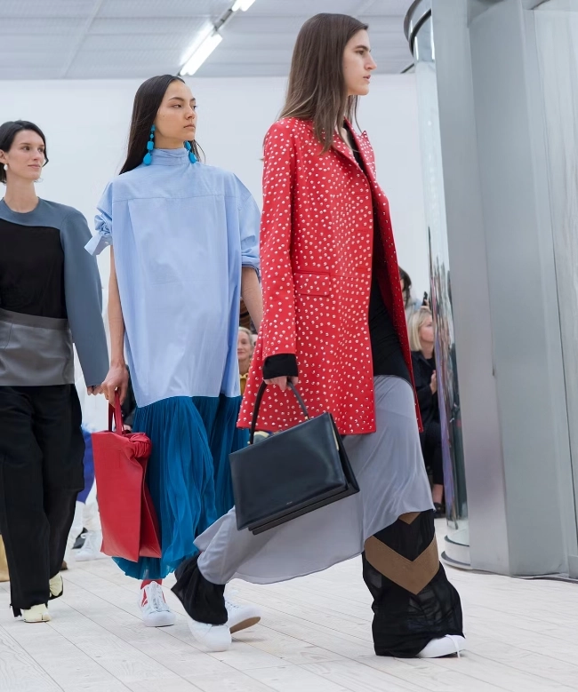 Location Robe de soirée Céline, modèle Chemise Celine by Phoebe Philo SS2017 4