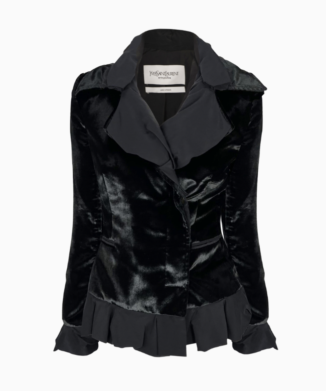 Location ensemble Yves Saint Laurent, modèle Noir Obsession. 3