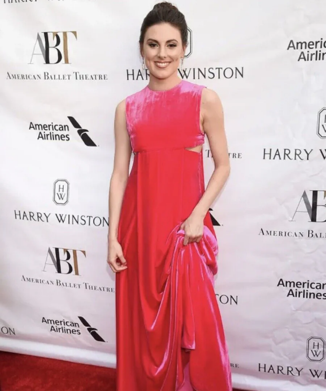 Location Robe de soirée Valentino, modèle Brillant Pink Velvet 5