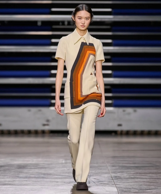 Location Robe de soirée Akris, modèle Zipe ecru printed 1