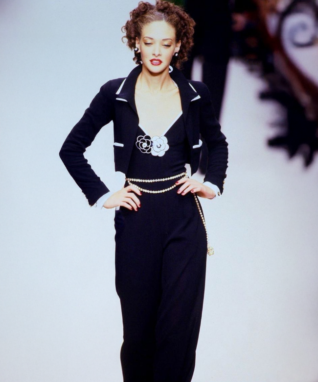 Location Broche Chanel, modèle CC Flower 3