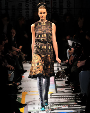 Ensemble Grid FW2010 par Miuccia Prada