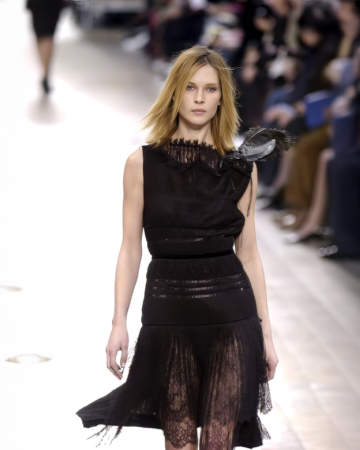 Robe Dentelle Noire Plissée FW2003